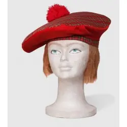 Chapeau écossais avec cheveux